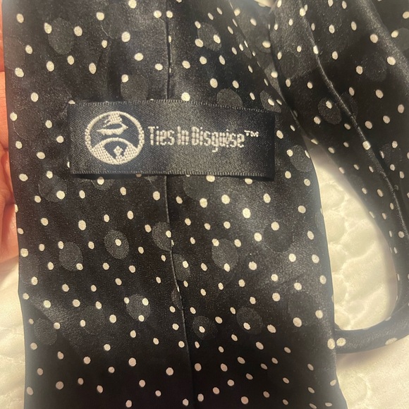 Vintage Silk Santa Ties in Disguise neck tie - Picture 3 of 6